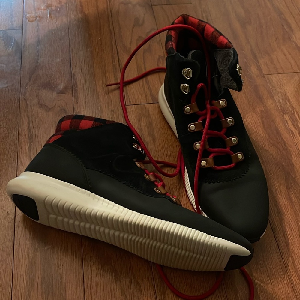 Waterproof lightweight boots